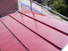 トタン屋根塗装、中塗り